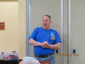Club President Bob Ekstrom brings the meeting to order
